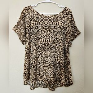 Entro Leopard Print Short Sleeve Top Size Medium